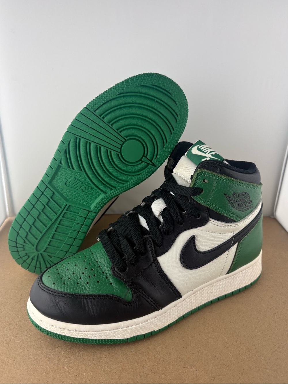 Nike Air Jordan 1 Retro High OG GS Pine Green 2018 575441-302 Size 5y